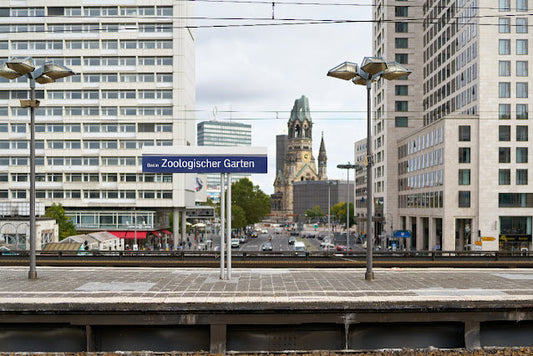 Außenansicht des Bahnhofs Berlin Zoologischer Garten, Adobe Stock - Heiko